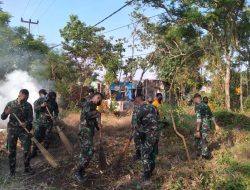 Jumat Bersih, Yonif 743/PSY Lestarikan Budaya Gotong-royong