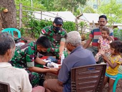 Satgas Pamtas Yonif 743/PSY Berikan Pengobatan Gratis Bagi Warga