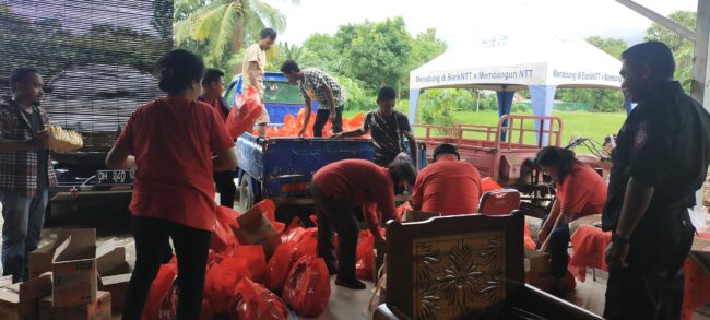 Gerak Cepat, DPC PDIP Bantu Korban Banjir di Fatuleu Barat 1 IMG 20220224 131737 scaled