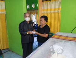 DPD II Golkar Kabupaten Kupang Serahkan Bantuan Bagi Korban Jembatan Runtuh