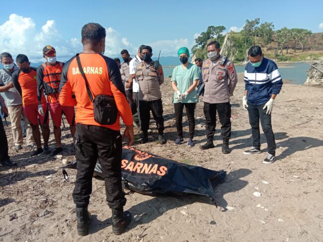 Sosok Mayat Laki - laki Mengapung di Pantai Oebelo Belum Terindentifikasi 1 IMG 20220404 WA0005