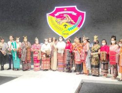 Busana Karya Emas 14 Desainer NTT Mengguncang Panggung Indonesia Fashion Week 2022