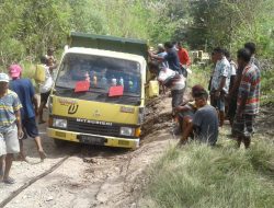 Kades Pakubaun Pimpin Warganya Lakukan Hal Ini