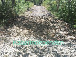 Pekerjaan Jalan Lapen di Desa Oelomin Tidak Selesai, Kontraktornya Entah Kemana