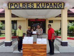 DPD II Golkar Serahkan Bantuan Alat Tes Covid Untuk Polres Kupang