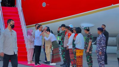 Pangdam IX/Udayana, Danrem 161/WS Sambut Presiden RI di Bandara Komodo Labuan Bajo