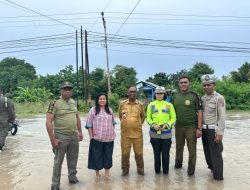 Rumah Warga Kupang NTT Terendam Banjir, Diungsikan Ke Gedung Puskesmas