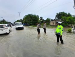 Satlantas Polres Kupang Berhasil Urai Kemacetan Jalan Timor Raya Akibat Banjir