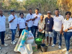 Relawan Pro Yos Serahkan Bingkisan Kepada Janda Korban Kebakaran Rumah di Pantai Beringin