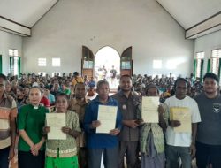 Ribuan Warga Kecamatan Fatuleu Terima Sertifikat Gratis Program PTSL