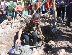 Peletakan Batu Pertama Gereja Pelangi Kasih Sulamu, Bupati Kupang Ingatkan Jemaat Jaga Kekompakan